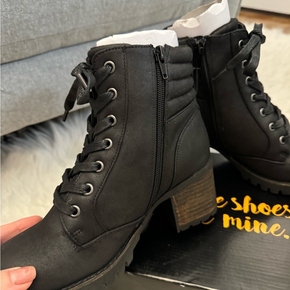 Black ankle boots size 7.5 - Picture 2 of 6